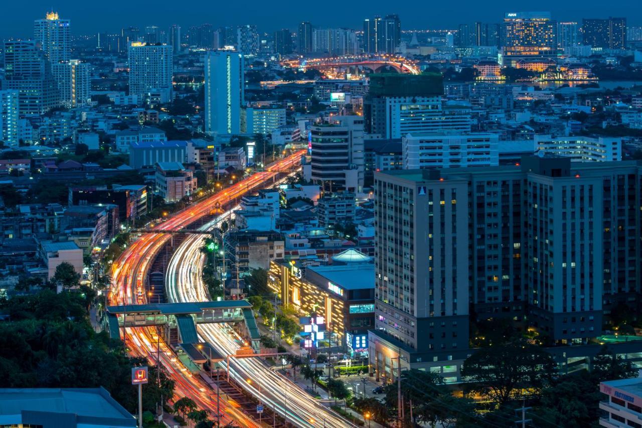 Montien Riverside Hotel Bangkok Exterior photo The expressway at Sukhumvit 26