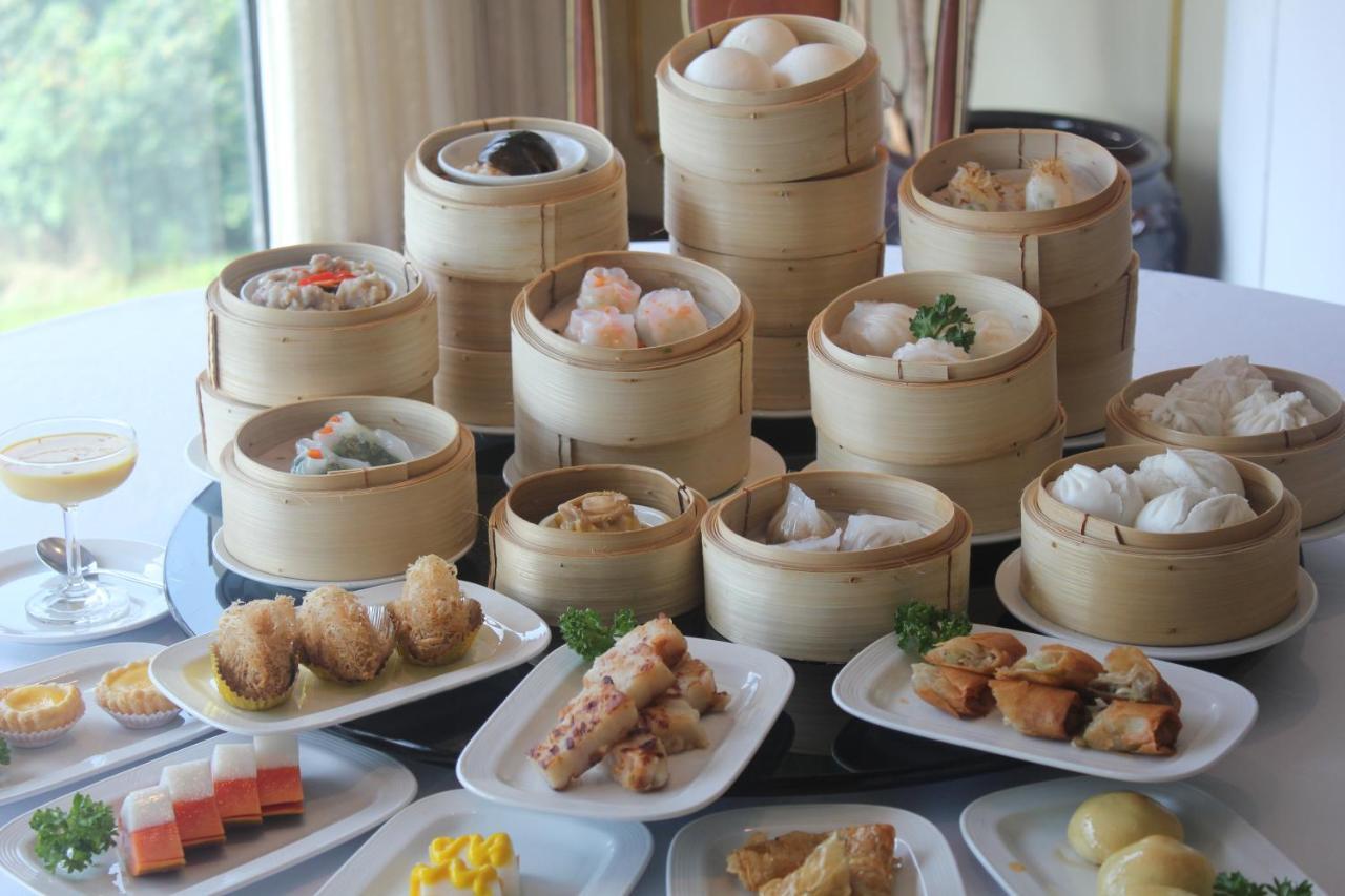 Montien Riverside Hotel Bangkok Exterior photo Dim sum