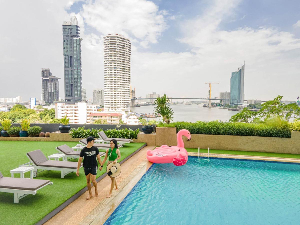 Montien Riverside Hotel Bangkok Exterior photo The rooftop pool at the hotel