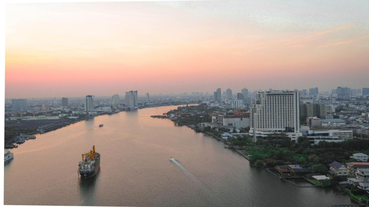 Montien Riverside Hotel Bangkok Exterior photo Chao Phraya River