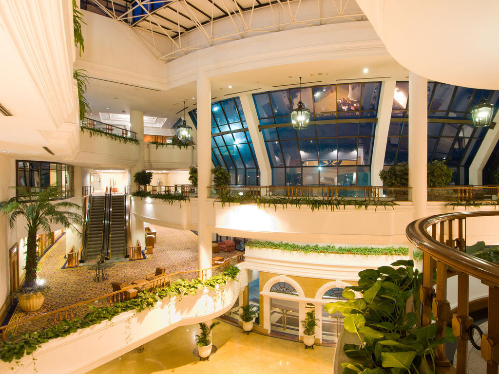 Montien Riverside Hotel Bangkok Exterior photo The lobby of the hotel