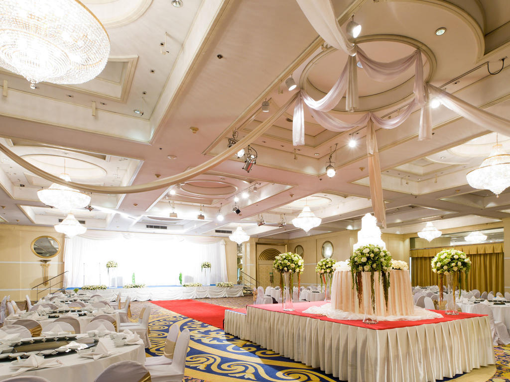 Montien Riverside Hotel Bangkok Exterior photo A wedding reception at the Grand Ballroom