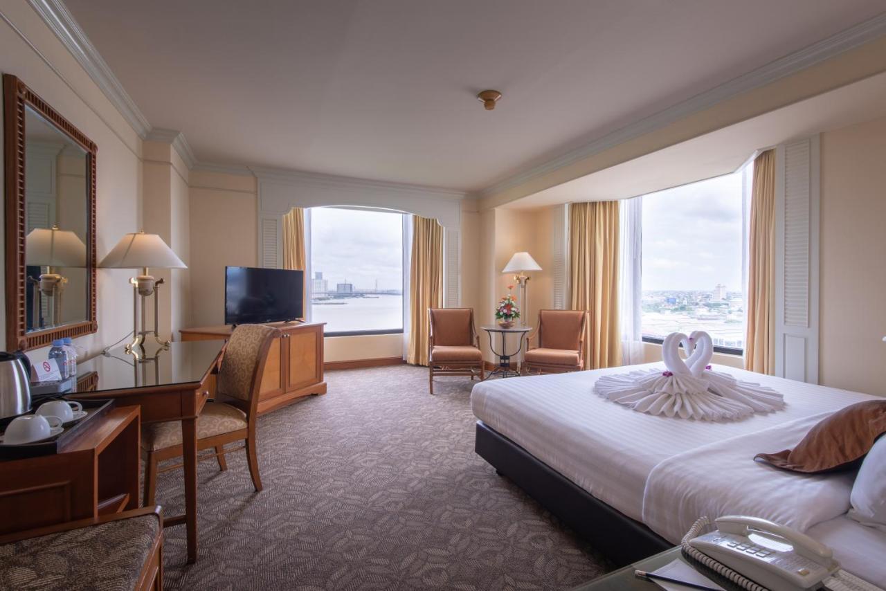 Montien Riverside Hotel Bangkok Exterior photo Deluxe Room