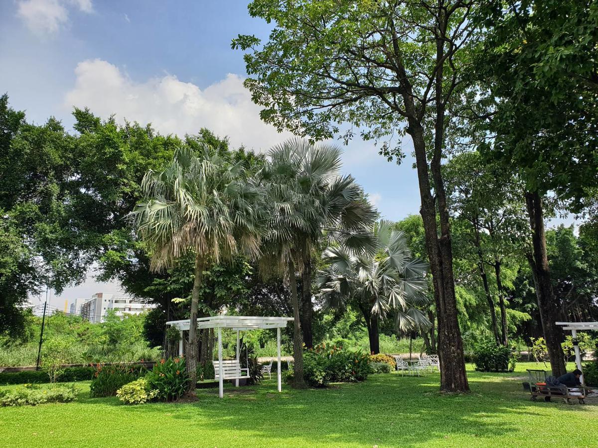 Montien Riverside Hotel Bangkok Exterior photo LUMS Campus